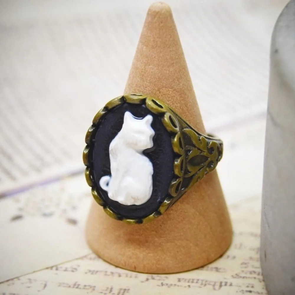 Vintage Cat Signet Ring